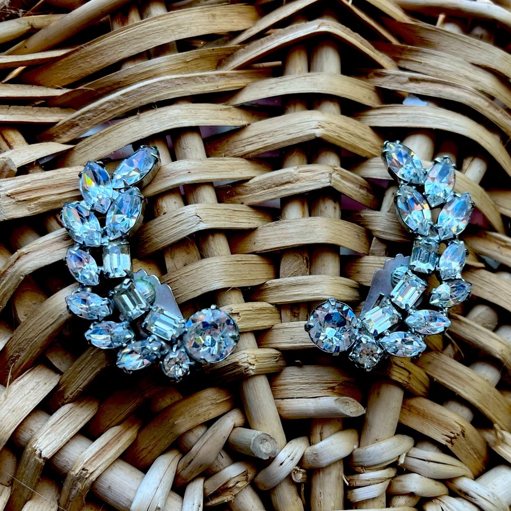 Vintage Weiss Co Rhinestone Ear Climber Clip On Earrings
